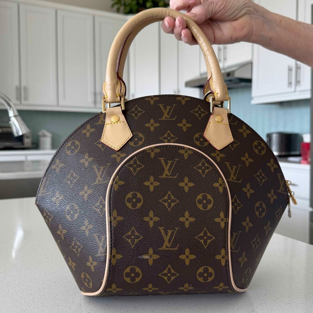 Louis Vuitton Ellipse PM Monogram Shoulder Bag (EUC) AUTHENTIC